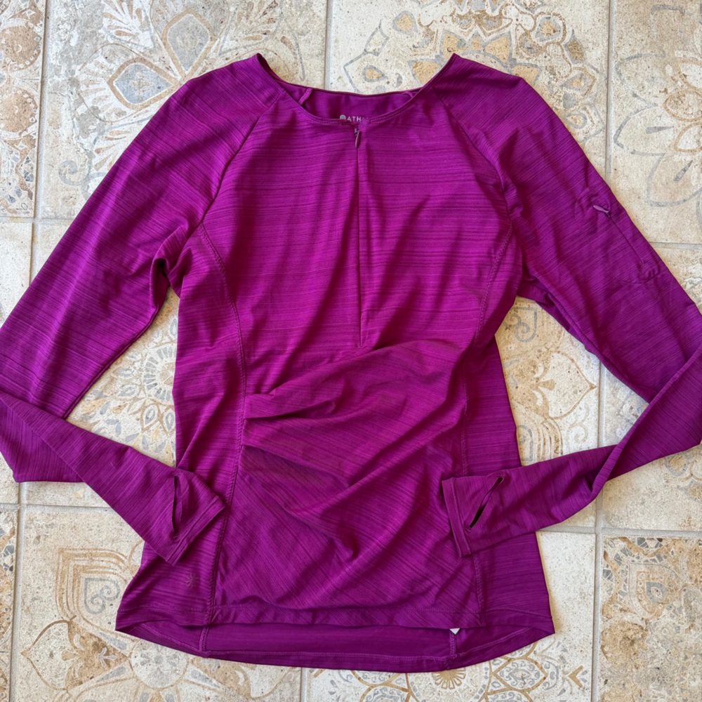ATHLETA RUNNING FITNESS FITTED SHIRT THUMBS UP PURPLE WOMENS SIZE M